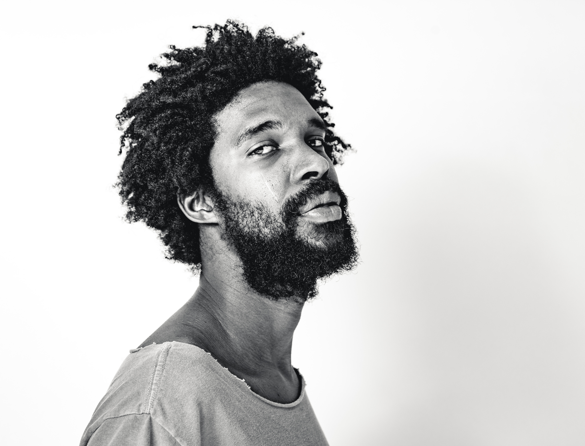 Ynaiã Benthroldo of Boogarins