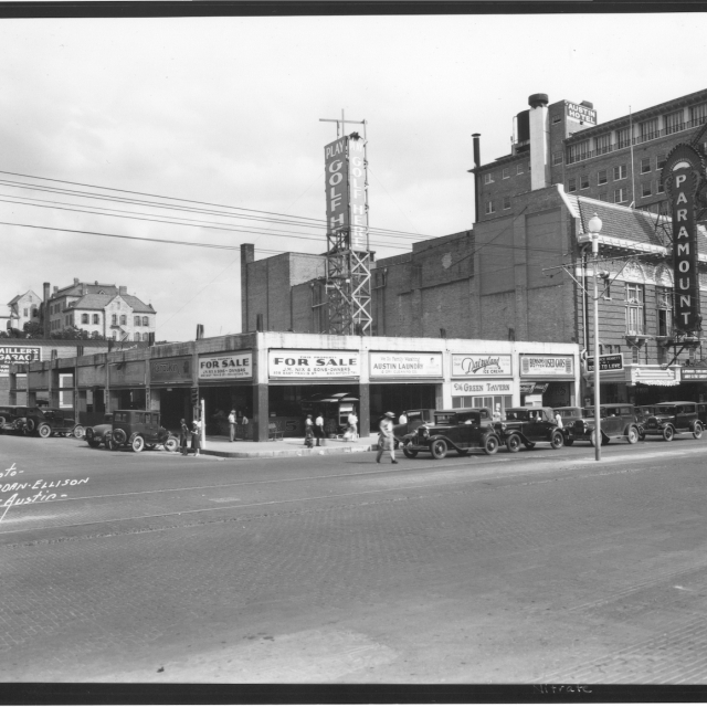 The renamed Paramount Theatre with the blade in the early '30s