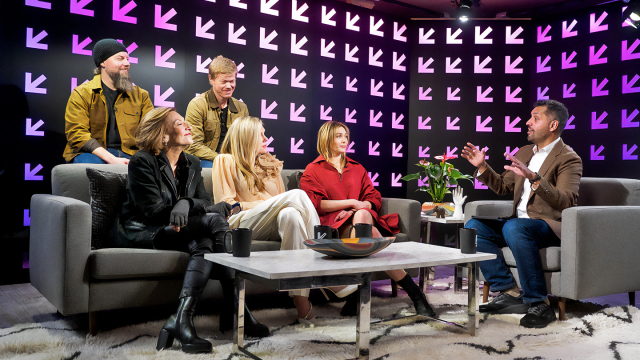 Elizabeth Olsen, Jesse Plemons & Cast of "Love & Death" in the SXSW Studio - Photo by Caleb Pickens Elizabeth Olsen, Jesse Plemons & Cast of "Love & Death" in the SXSW Studio - Photo by Caleb Pickens